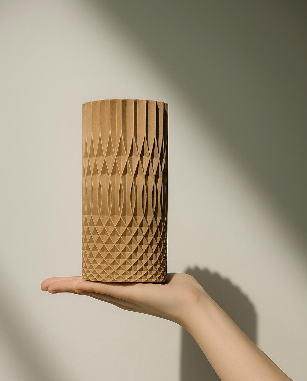 Modern Sleek Vase – Minimalist Decorative Flower Vase for Home, Shelf & Table Decor