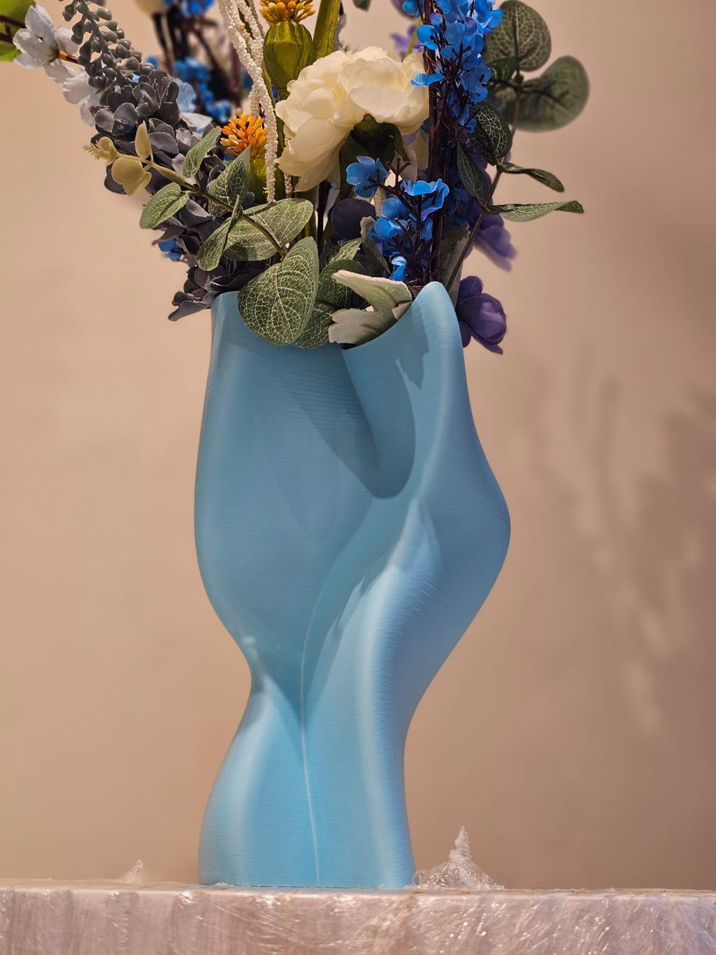 Wobbly Vase – Minimalist Decorative Flower Vase for Home, Shelf & Table Decor