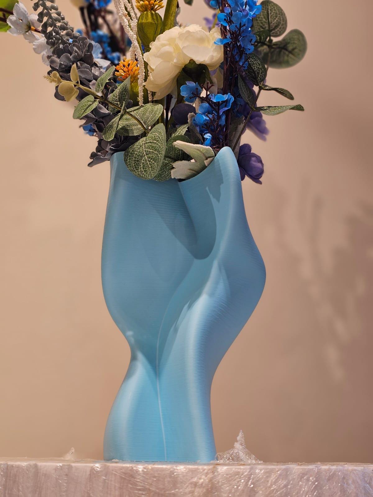 Wobbly Vase – Minimalist Decorative Flower Vase for Home, Shelf & Table Decor