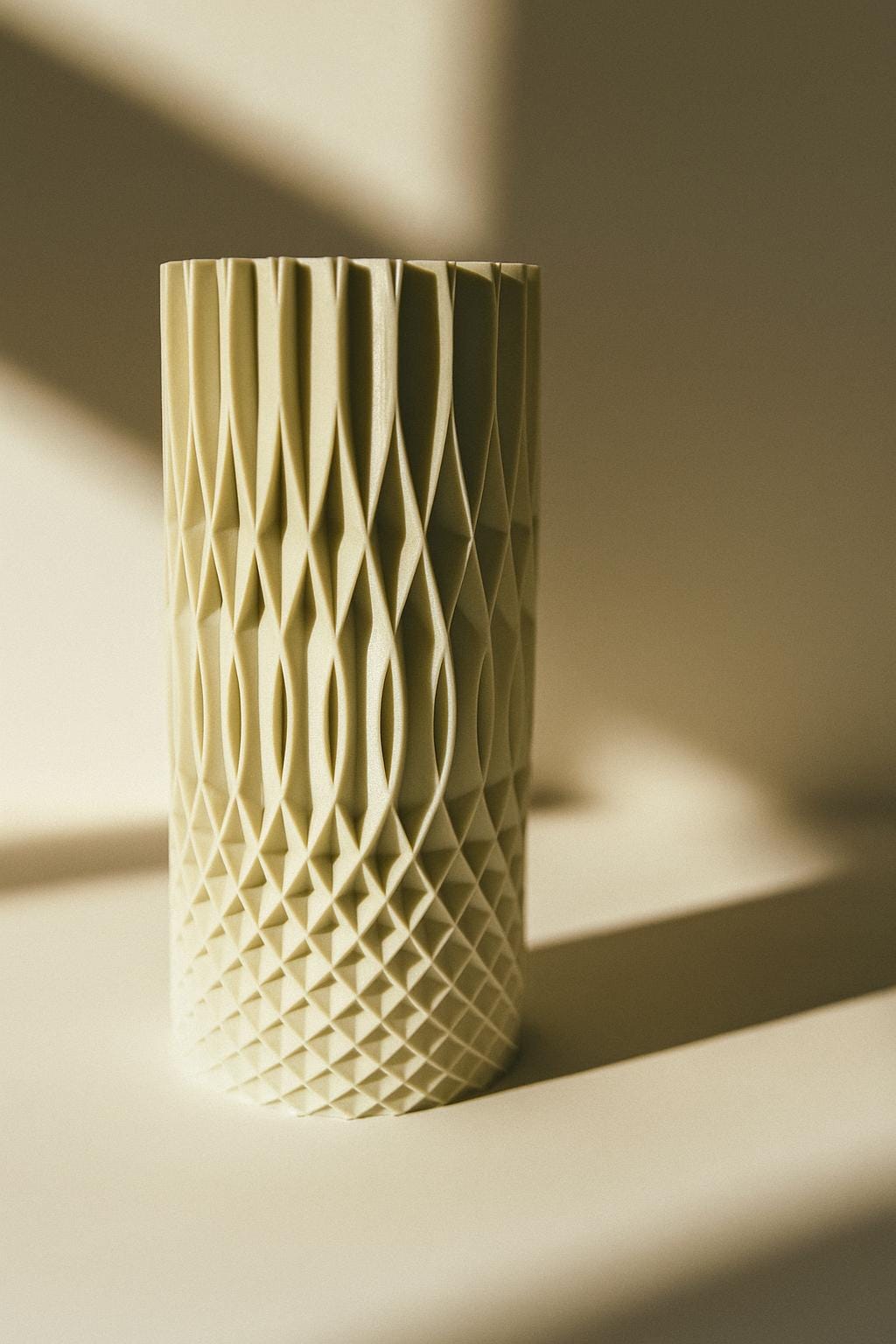 Modern Sleek Vase – Minimalist Decorative Flower Vase for Home, Shelf & Table Decor