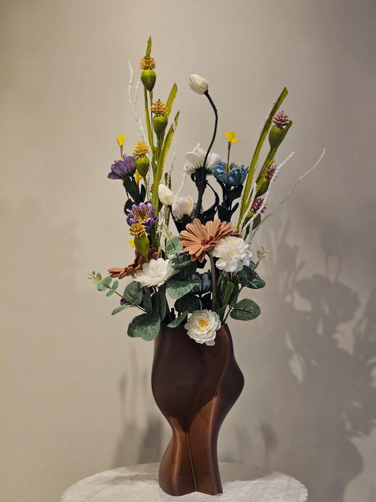 Wobbly Vase – Minimalist Decorative Flower Vase for Home, Shelf & Table Decor