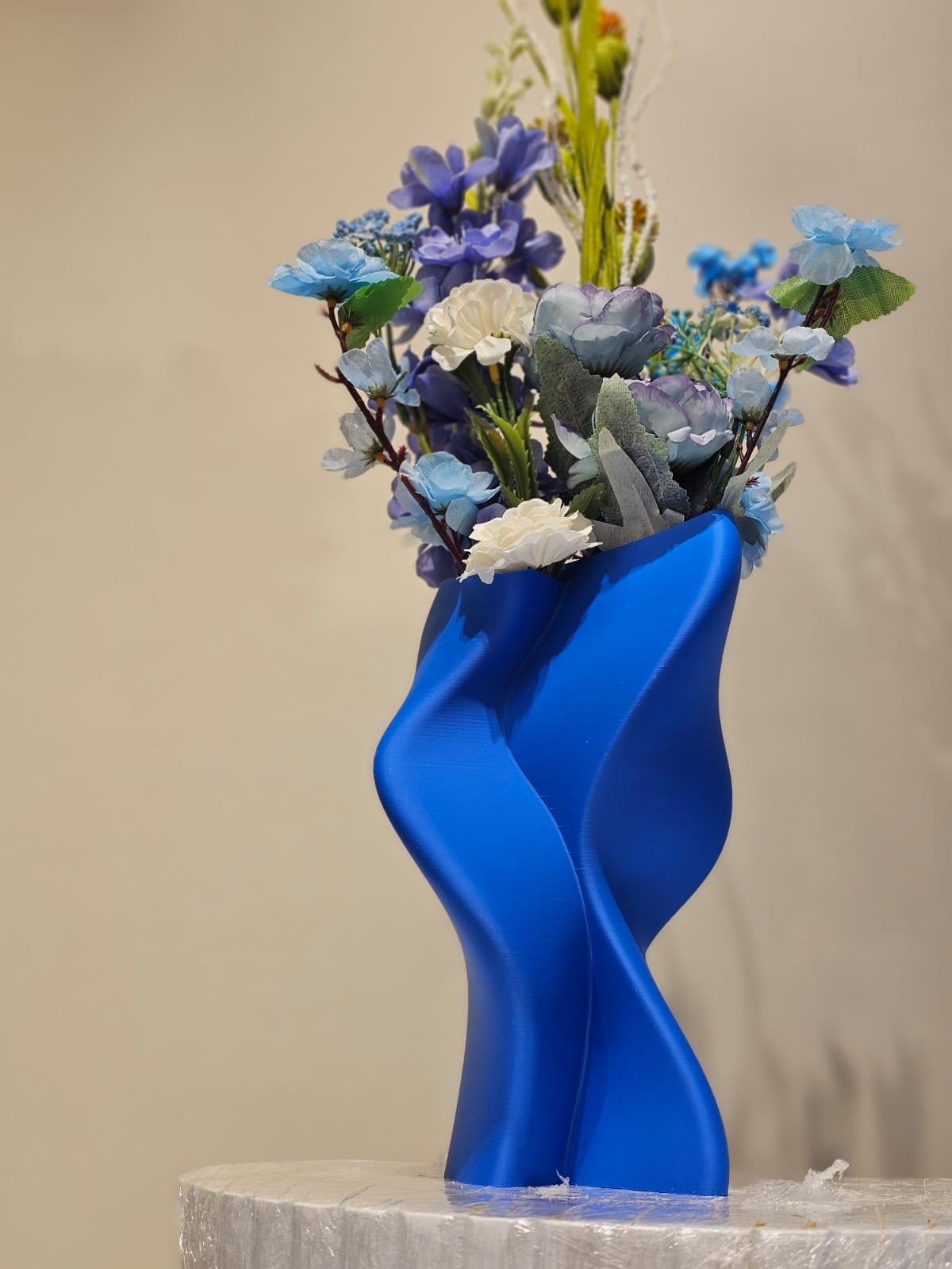Wobbly Vase – Minimalist Decorative Flower Vase for Home, Shelf & Table Decor