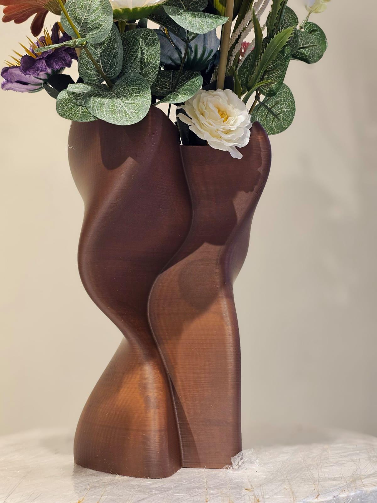 Wobbly Vase – Minimalist Decorative Flower Vase for Home, Shelf & Table Decor